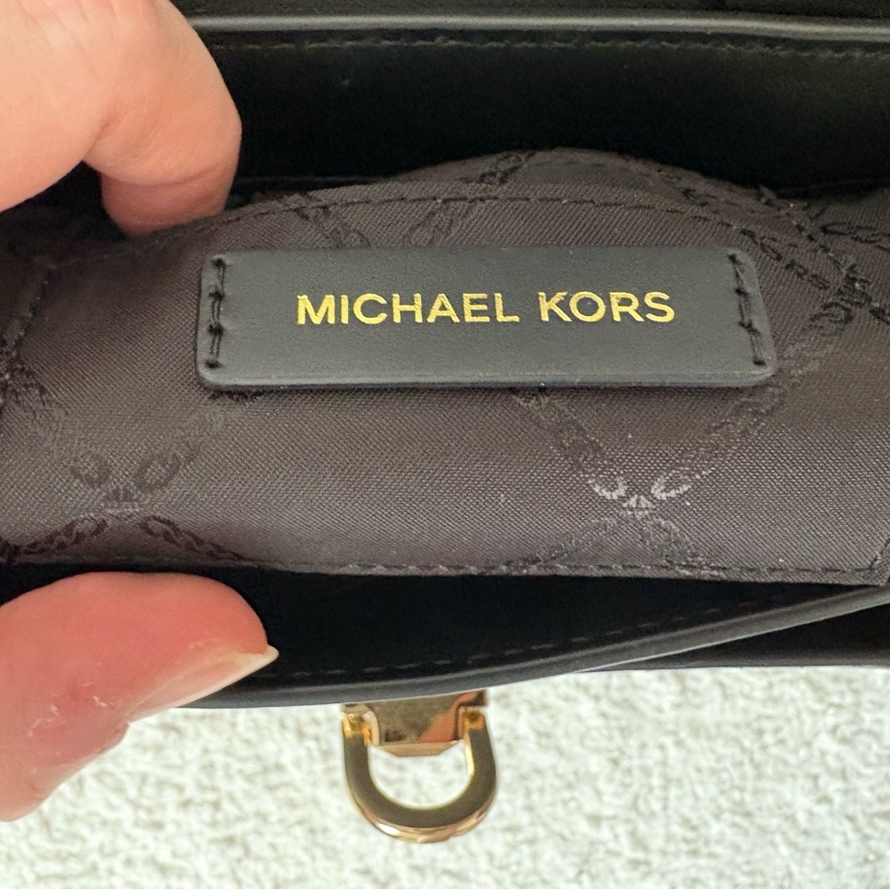 🔥100% Authentic MICHAEL KORS Manhattan Small Messenger Crossbody Bag 🔥 - Picture 7 of 11